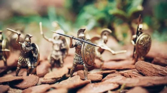 grey-metal-knights-figurines-during-daytime Grey metal knights figurines during daytime.